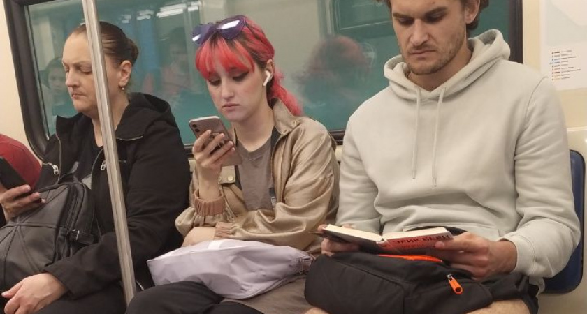 Туристы в московском метро стали реже читать