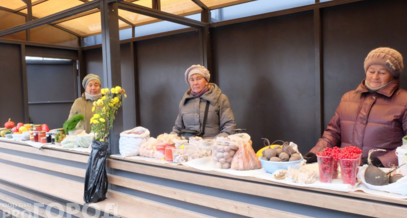 Чебоксарских бабушек с мини-рынка оставили без покупателей: "Красиво, но никто не заходит"