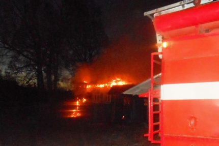 В Чувашии ночью ярким пламенем полыхнул сельский магазин