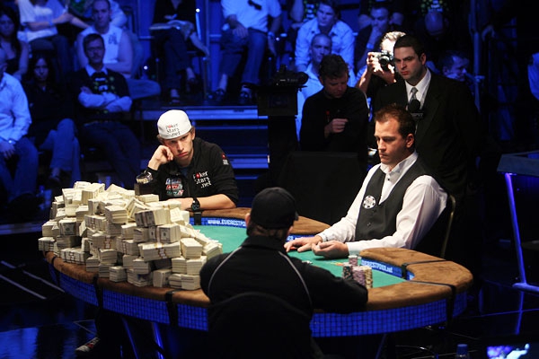 Житель Чебоксар выиграл в Лас-Вегасе мировой турнир по покеру и попал под следствие