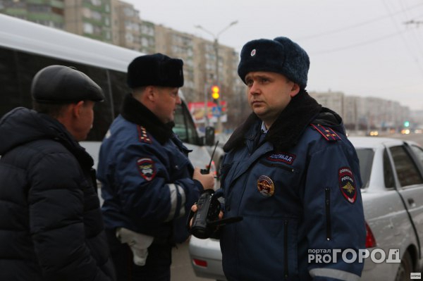 В Чебоксарах полиция оцепила остановку "Гостиница "Россия"