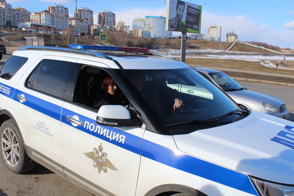 В Чебоксарах сотрудники ГИБДД на новом "Форде" выехали напомнить пешеходам о правилах
