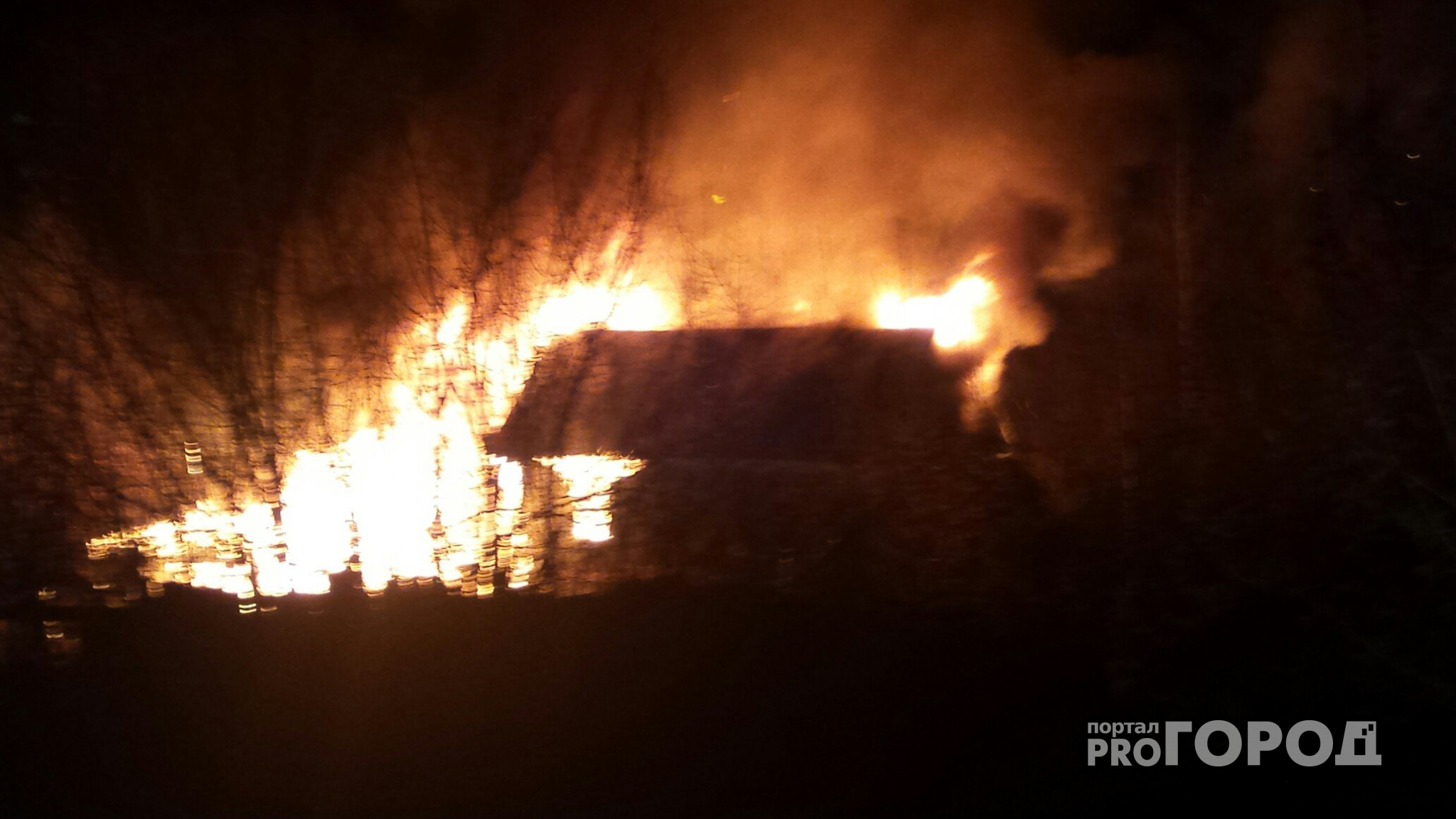 В центре Чебоксар сгорел частный дом