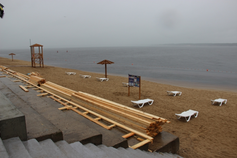 В Чебоксарах в дождь и холод провели приемку пляжей к купальному сезону