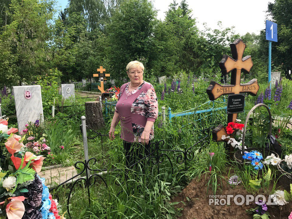 Жители Новочебоксарска просят передвинуть ограду на могиле Усанова