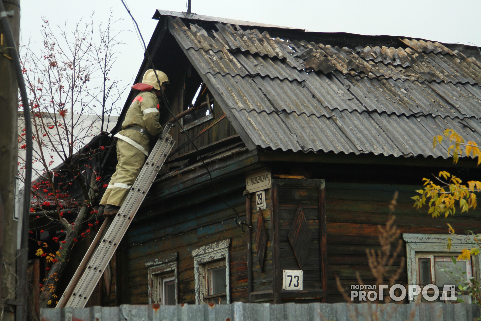 В Аликовском районе женщина пострадала, когда выносила своих детей из горящего дома