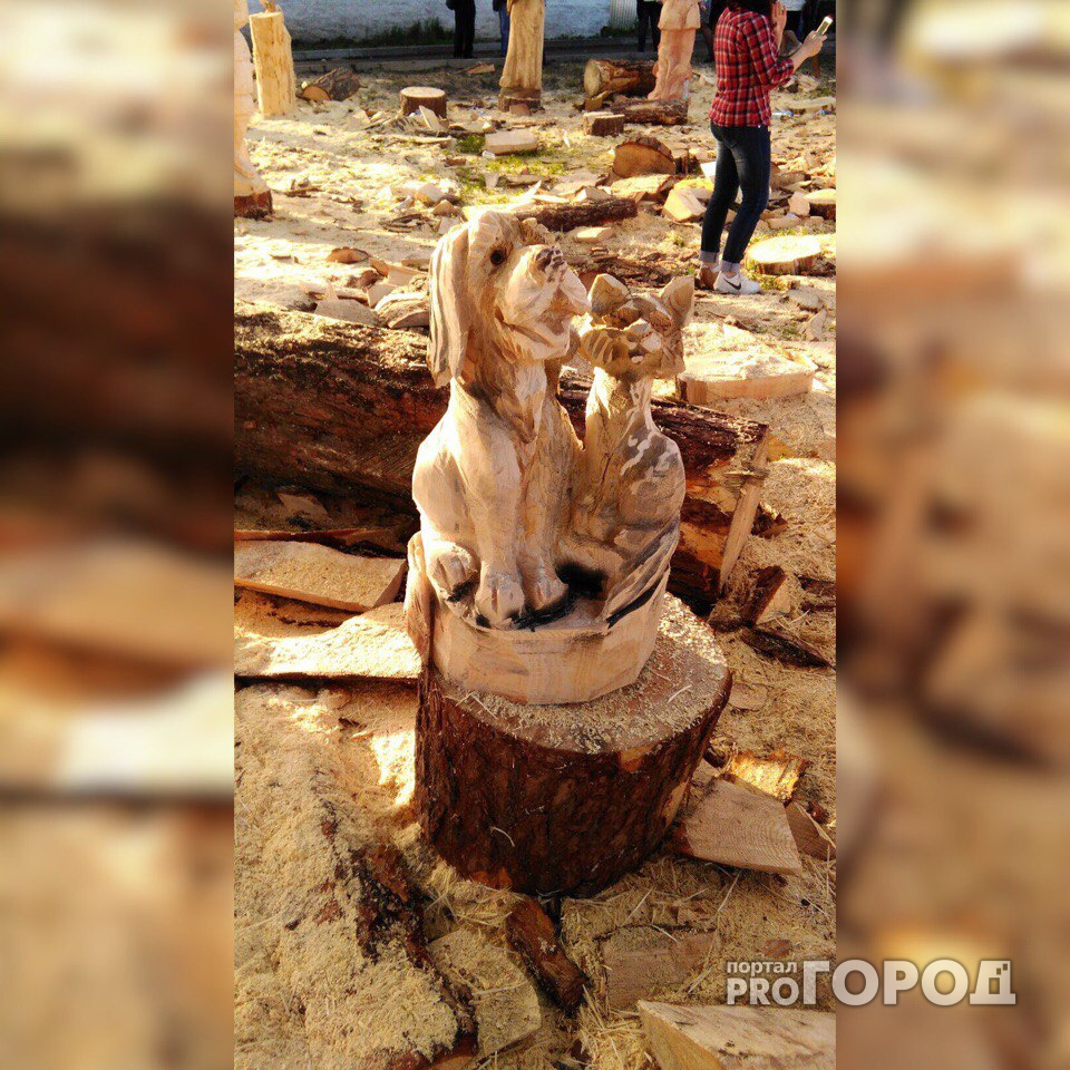 В Порецком подвыпившие женщины украли новую деревянную скульптуру