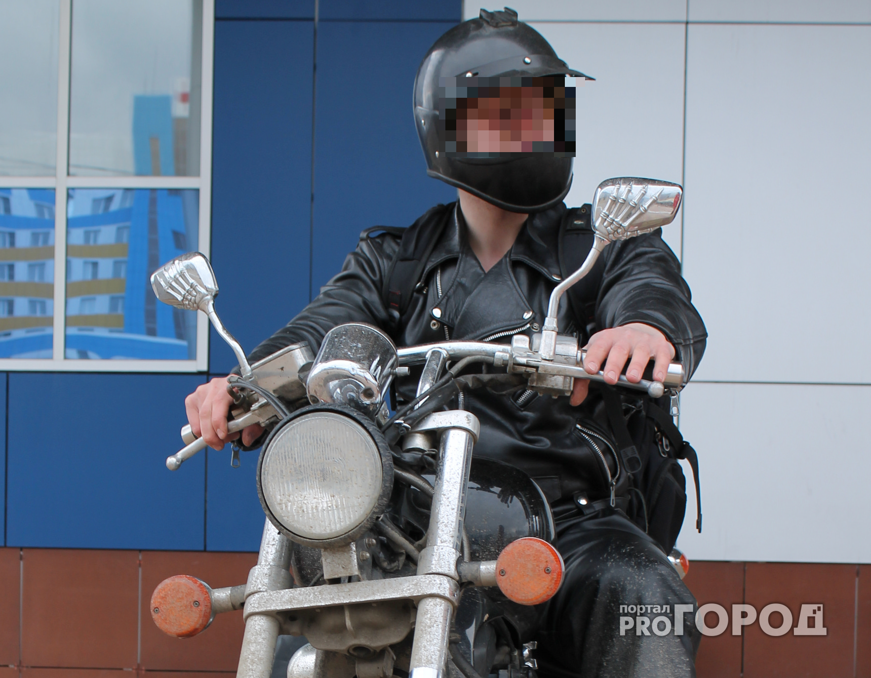 В Марпосаде пьяный мотоциклист применил к дорожному инспектору запрещенный прием
