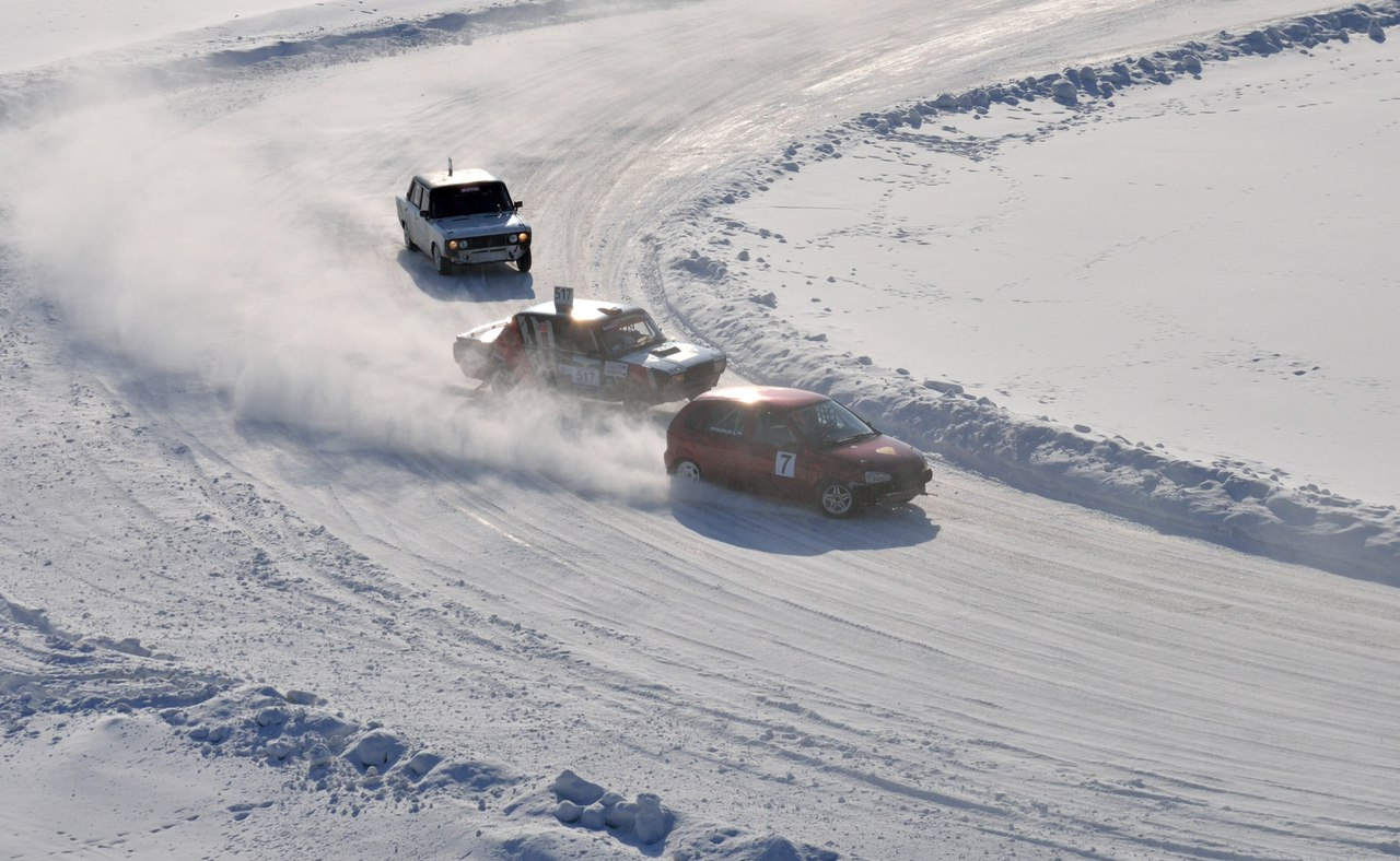 На льду чебоксарского залива прошли автогонки