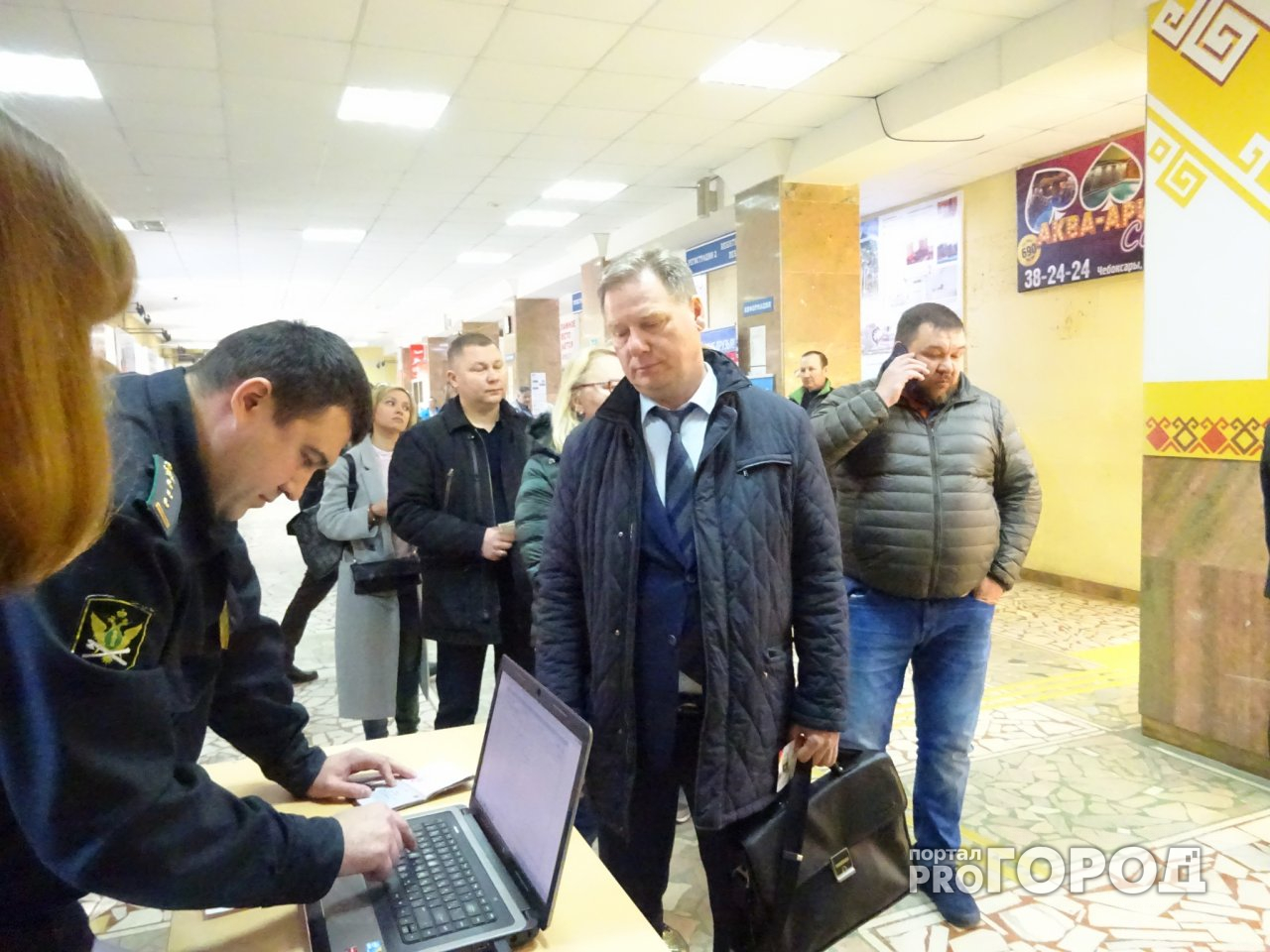 Во время рейда приставов в аэропорту Чебоксар попался глава города