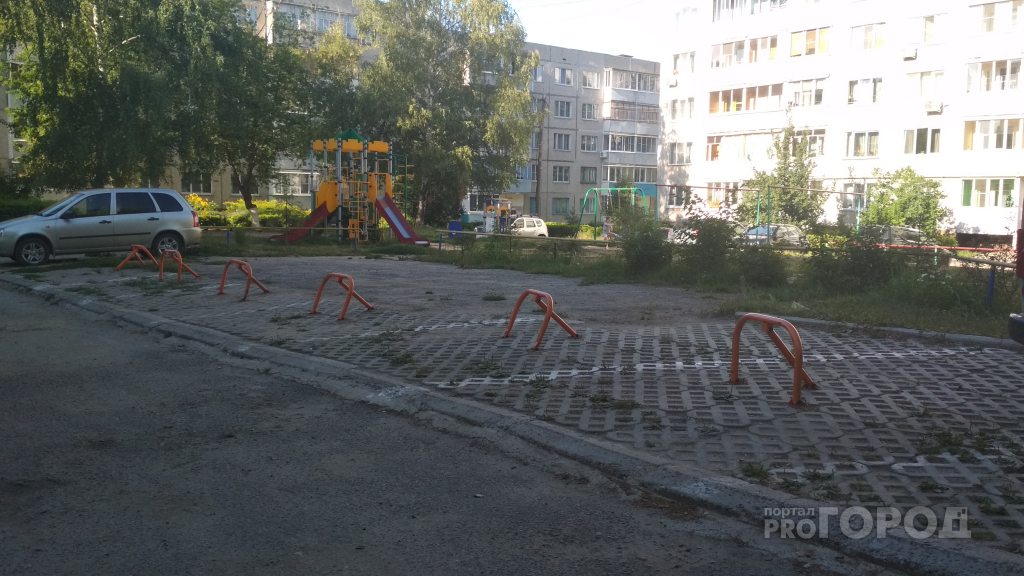 Во дворах Новочебоксарска разберутся с захватом парковок