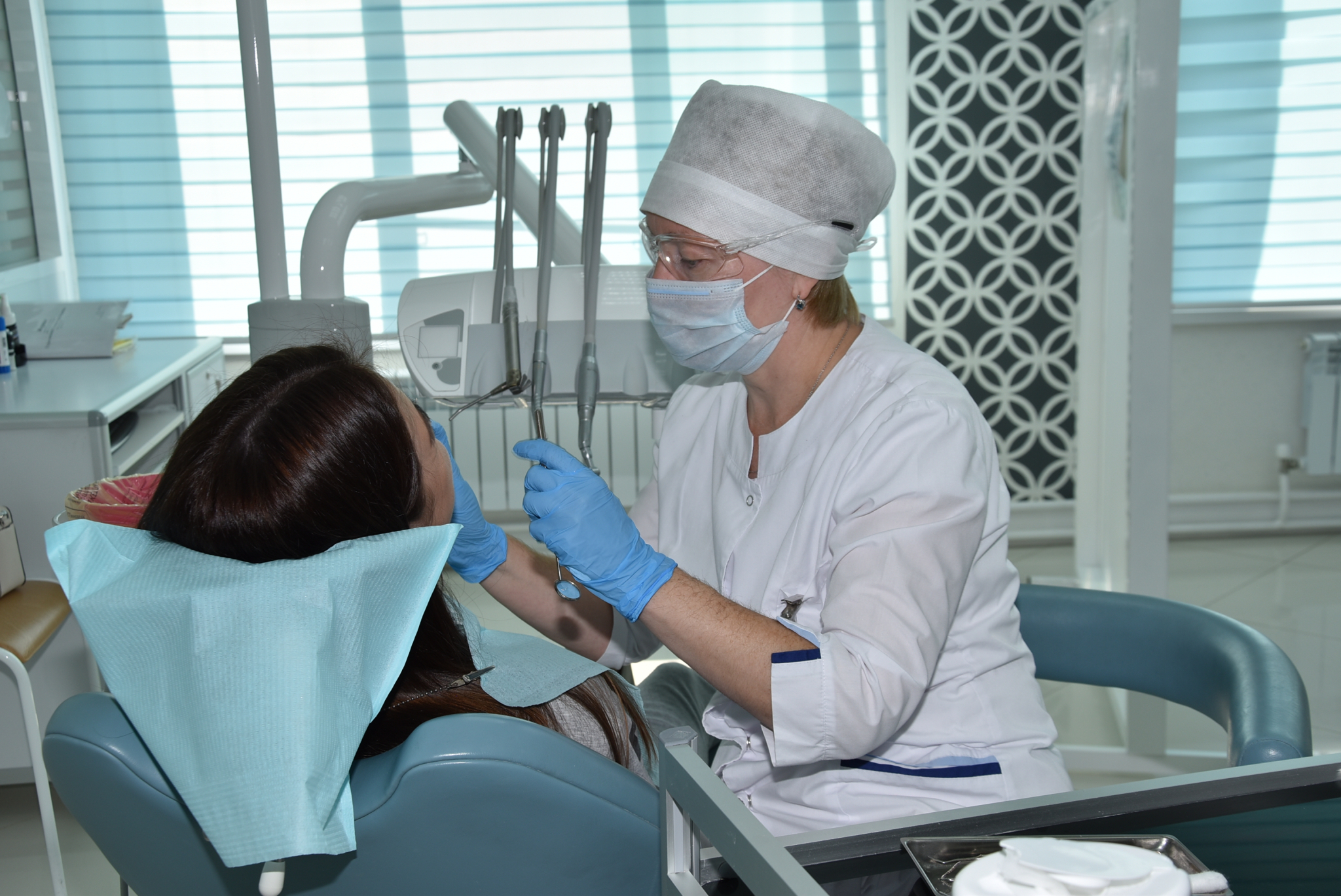 Стоматолог, который ежедневно доказывает, что лечить зубы не страшно и совсем не больно