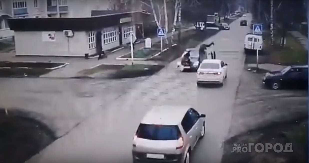 Появилось видео момента наезда Toyota на трех пешеходов в Алатыре