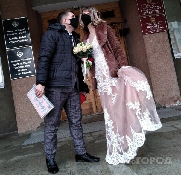Свадьба в разгар пандемии: "Не дали сделать ни одной фотографии во время росписи"