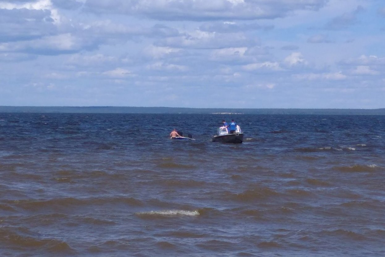 В Чебоксарском районе катер потерпел бедствие, на борту были дети