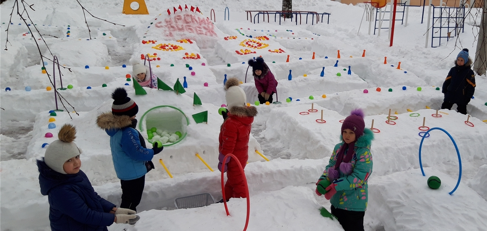 Детям построили снежные окопы “Сурский рубеж”