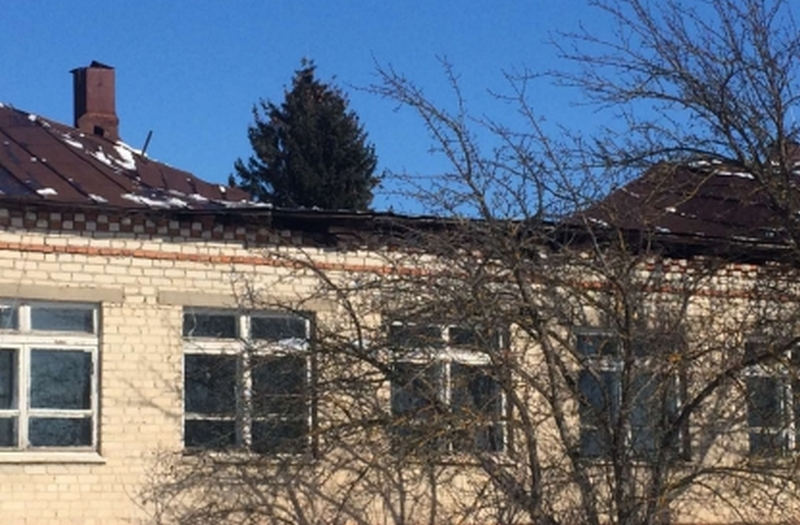 Следователи проверяют обрушение крыши здания моргаушской школы