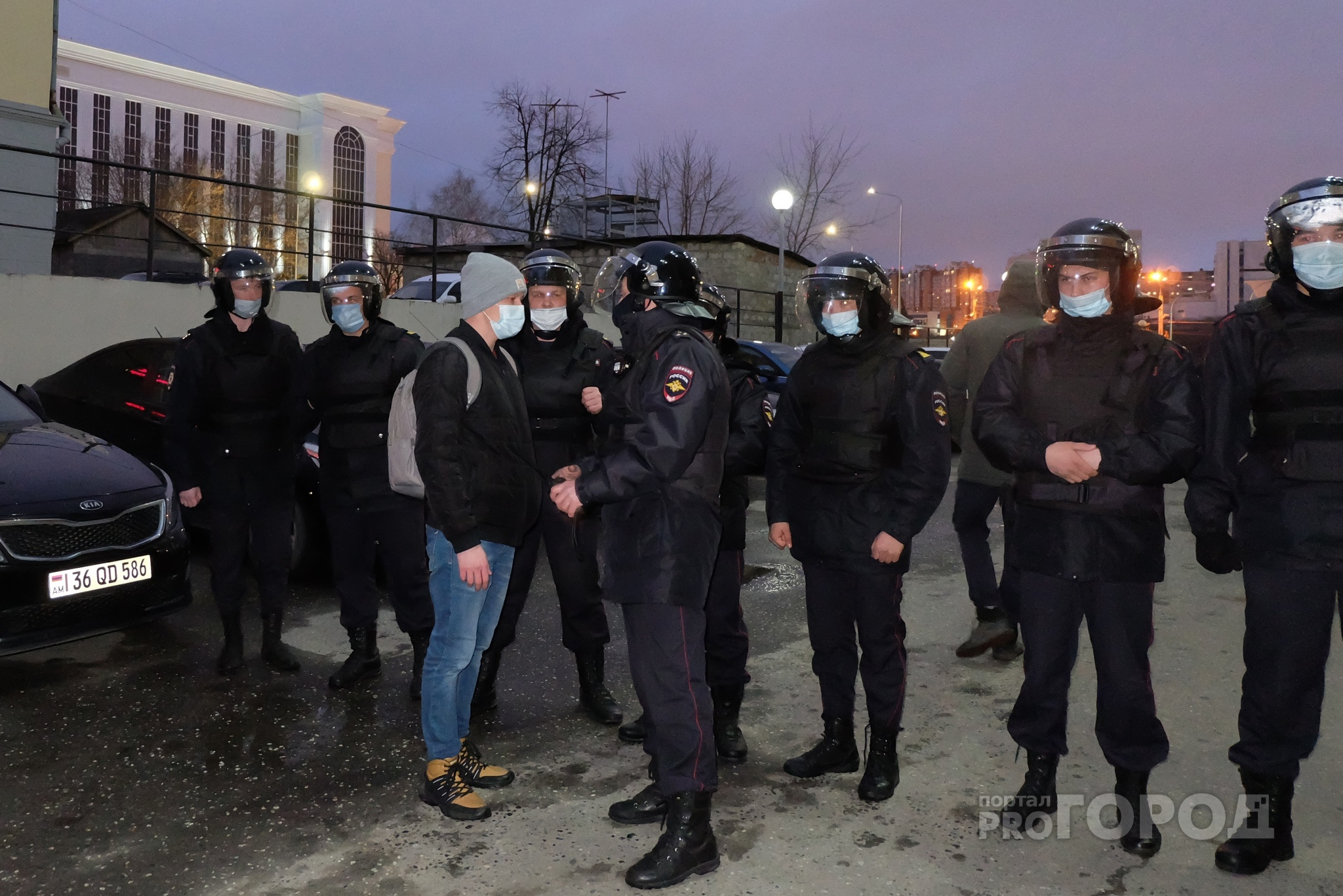 Как прошел несанкционированный митинг в Чебоксарах: число задержанных и фоторепортаж