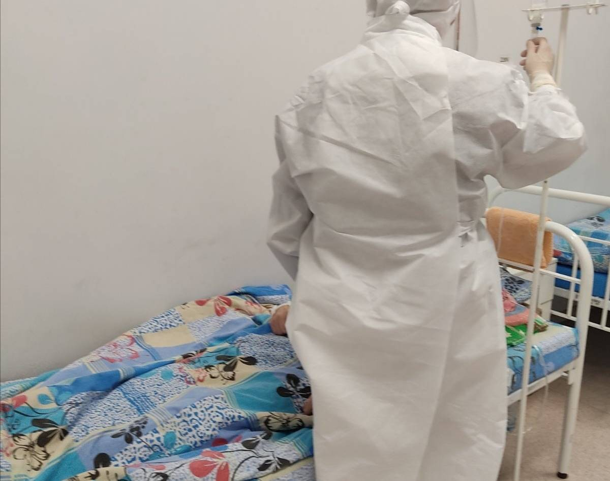 В трех больницах Чувашии сложилась напряженная ситуация с койками для пациентов с коронавирусом