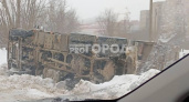 В Чебоксарах возле десятиэтажки на Гагарина перевернулся грузовик