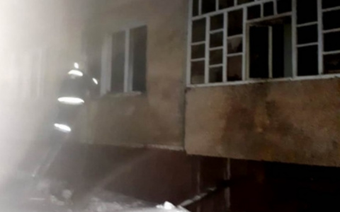 В Чувашии пожарные эвакуировали из жилого дома 25 человек