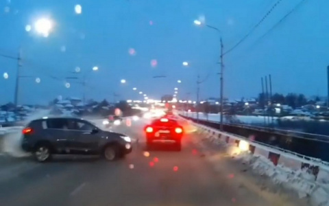Момент столкновения Kia со скорой в Чебоксарах попал на видео