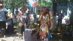Индейцев, которые пели на улицах Чебоксар и Новочебоксарска, депортируют в Америку