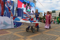 Жители Чебоксар переделали детскую коляску под истребитель «Стрижей»