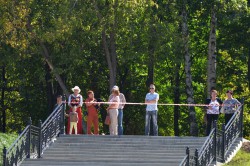 В Чебоксарах горожане не смогли попасть на недавно открытую Лестницу влюбленных из-за свадьбы