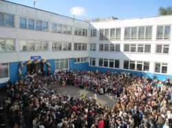 Фоторепортаж: в Чебоксарах для школьников прозвучал первый звонок в новом учебном году