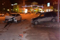 ДТП в Чебоксарах: от удара машину выбросило на газон