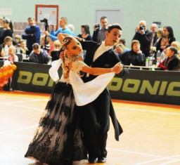 В Чебоксарах тысяча человек соревнуются в спортивных танцах