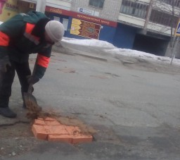В Новочебоксарске на дорогах выложили около 2000 кирпичей