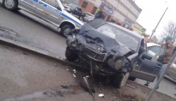 В Новочебоксарске столкнулись Chevrolet и Mercedes: пострадали две девушки