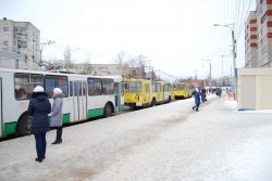 В Чебоксарах на Эгерском бульваре образовалась большая пробка из троллейбусов