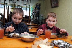 В Чебоксарах школьные обеды стали весить меньше