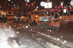 В Чебоксарах устраняют последствия ночной метели