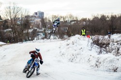 В Чебоксарах соревнования по мотокроссу были наполнены экстремальными и зрелищными моментами