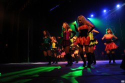 В Новочебоксарске на сцену вышли 200 танцоров и устроили яркое шоу