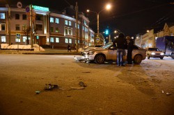 В центре Чебоксар столкнулись три автомобиля