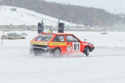 Более 80 автомобилистов приняли участие в зимних гонках 