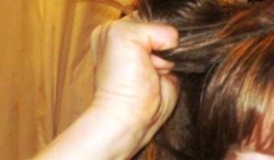 В Чувашии женщина вызвала домой полицию и выдрала у сотрудницы клок волос