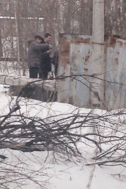 В Новочебоксарске неизвестная женщина спаивает работников завода спиртом