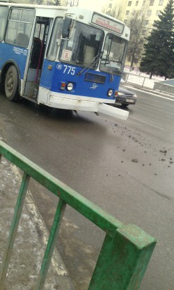 В Чебоксарах столкнулись троллейбус и маршрутка