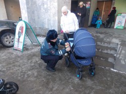В Чебоксарах возле молочной кухни мам с колясками поджидали инспекторы ГИБДД