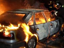 Ночью в Чебоксарах горели две машины и квартира