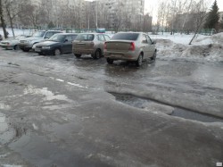 В Чебоксарах во дворе своего дома женщина поскользнулась, после чего скончалась