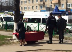 В центре Новочебоксарска цыгане поставили стол и устроили торговлю украшениям