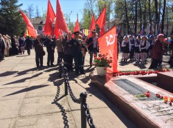 В Чебоксарах возложили цветы к братской могиле воинов, погибших в госпиталях от ран