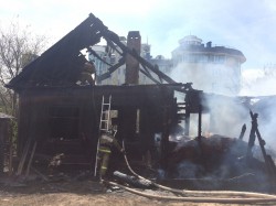В Чебоксарах пожар уничтожил частный дом